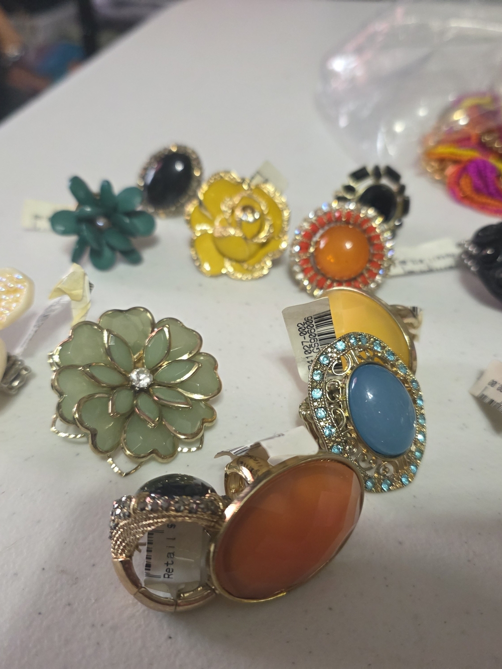 #1) Mixed Fashion Jewelry - Large Lot - Picture 16 of 16